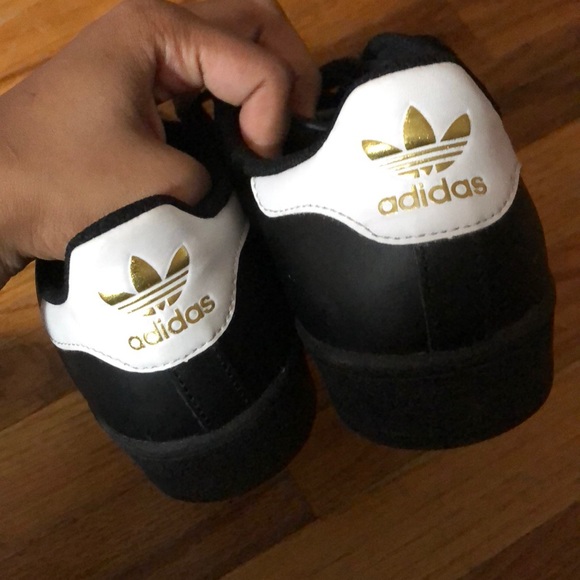 Women’s Adidas Superstars - Picture 6 of 7